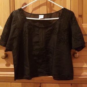 MTCM Black crop embroidered blouse